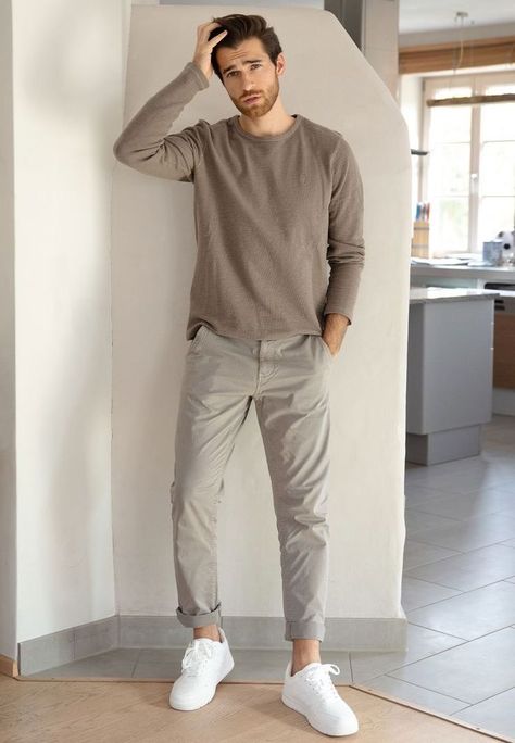 Office Outfit Men, Chinos Men Outfit, Productive Home Office, Guys Fashion Casual, Mens Smart Casual Outfits, Mens Business Casual Outfits, Dressing Ideas, Classy Outfits Men, Mens Casual Outfits Summer