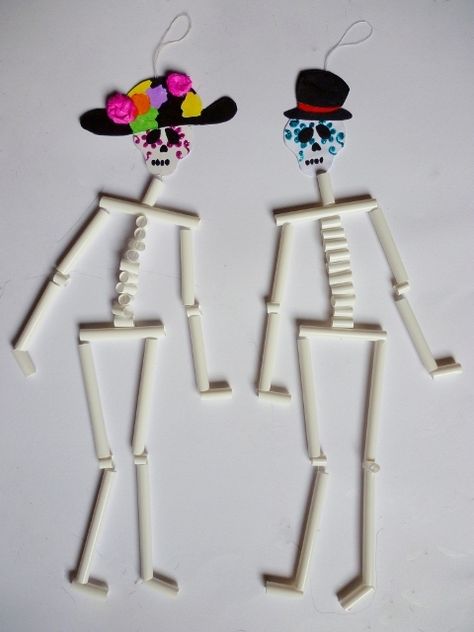 Hola, yo sigo con los preparativos de la ofrenda me entusiasma mucho hacer las cosas yo misma ...ya hemos visto como hacer papel picado, una... Dia De Los Muertos Decorations Ideas, Day Of The Dead Party, Halloween Crafts For Toddlers, Día De Muertos, Halloween Crafts For Kids, Theme Halloween, Pumpkin Crafts, Halloween 2020, Fete Halloween