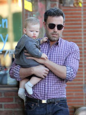 13 Pics of Hot Guys Holding Babies...AWWW-Ben Affleck Man Holding Baby Drawing Reference, Holding Baby Reference, Man Holding Baby, Dad Holding Baby, Ben Affleck Kids, Hadley Fraser, Ben And Jen, One Direction Liam Payne, Celebrity Children