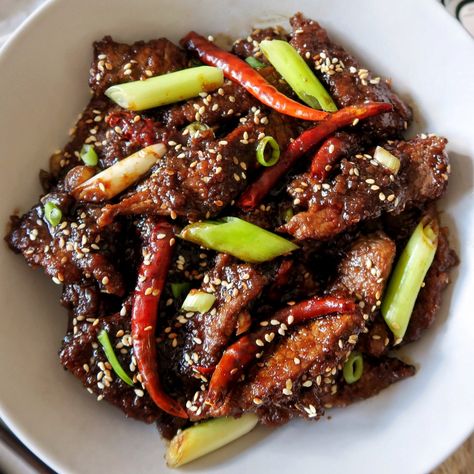 MONGOLIAN BEEF RECIPE WITH GAFOOR PURE HALAL - My Big Fat Halal Blog Topside Beef, Mongolian Beef Recipe, Mongolian Beef Recipes, Meals At Home, Mongolian Beef, Marinated Beef, Halal Recipes, Beef Recipe, Global Recipes