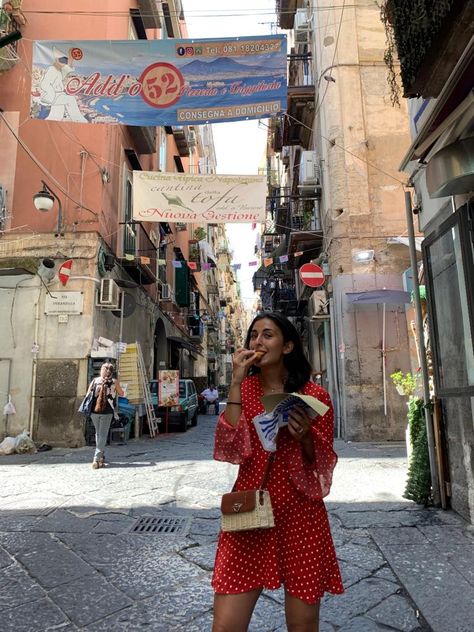 Napoli Italy Aesthetic, Italian Holiday Outfit, Italian Outfit Aesthetic, Italy Aesthetic Girl, Neapolitan Novels, Italy Aesthetic Outfit, Napoli Pizza, Foto Insta, Italian Vibes