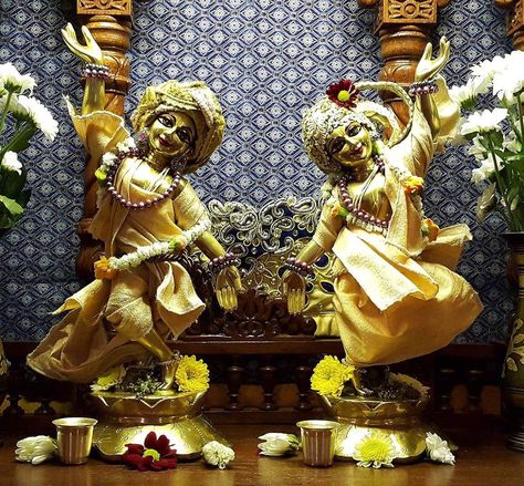 Gour Nitai, Gaur Nitai, Lord Krishna Murti, Gaur Nitai Deities, Radha Krishna Idols At Home, Hare Krishna Home Altar, Vrindavan Radha Krishna Murti, Goddess Decor, Krishna Radha