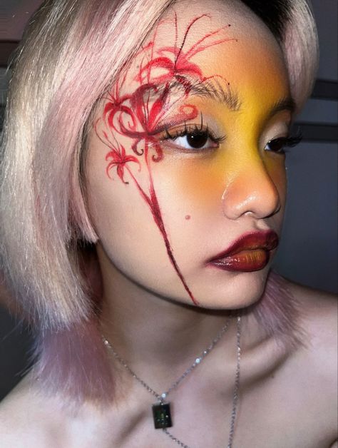 Purple And Red Makeup, Artistry Makeup Looks, Artistic Makeup Creative, Smeared Makeup, Crazy Makeup Looks, Fun Makeup Ideas, Maximalist Makeup, Interesting Makeup, Flower Makeup