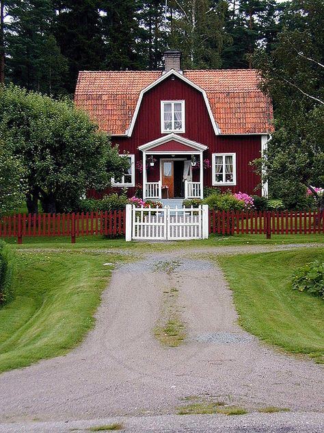 Can I move in tomorrow? Please!!  So inviting.  Dream house, Dutch Colonial, small front porch, red with white trim, lovely drive, landscaping, fence. Cer Nocturn, Swedish Houses, Scandinavian Houses, Red Houses, Swedish Cottage, Red Cottage, Dutch Colonial, Swedish House, White Picket Fence