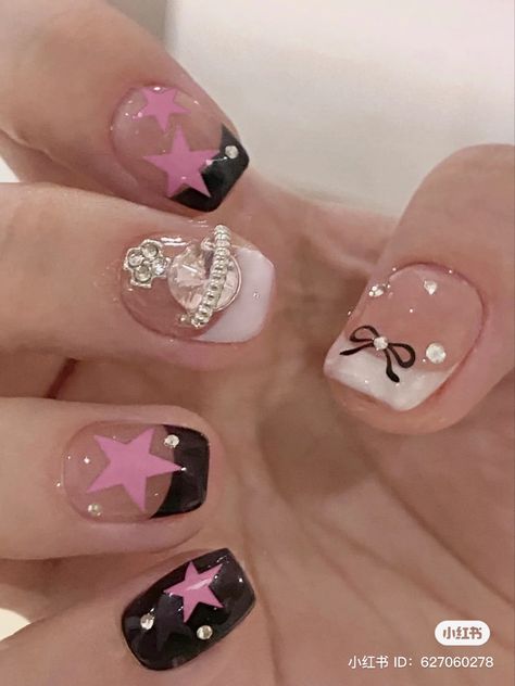 Long Nails Brown, Short Kawaii Nails, New Year Nails Ideas, Super Short Nails Ideas, Nana Nails, Feather Nails, Unique Nail Art, Retro Nails, Punk Nails