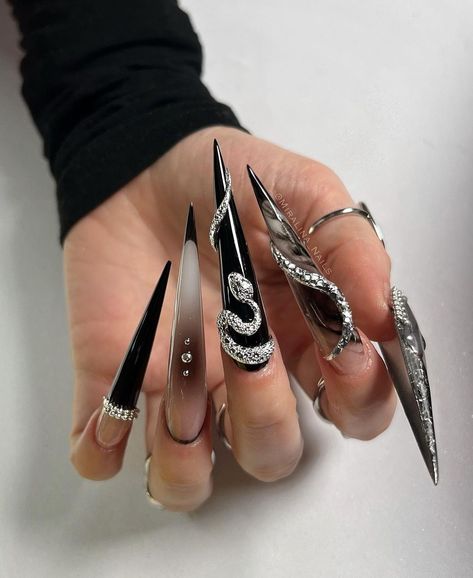 Gotik Tattoo, Fye Nails, Stilleto Nails Designs, Black Stiletto Nails, Long Stiletto Nails, Sharp Nails, Diy Acrylic Nails, Spring Nail Designs, Goth Nails