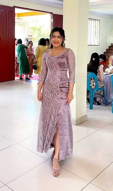 Dres Kebaya, Model Dress Brokat Modern, Dress Pesta Brokat, Mega Mendung, Model Dress Kebaya, Dress Brokat Modern, Braidsmaid Dresses, Design Batik, Gaun Koktail