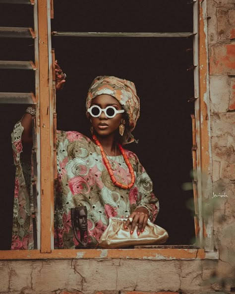 Nigeria In The 70s, African Fashion Photography, Cultural Photoshoot Ideas, African People Photography, West African Aesthetic, African Photoshoot Ideas, African Culture Aesthetic, Nigerian Aesthetic, Nigeria Art