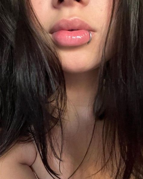 Balayage, One Lip Piercing, Lip Piercings Women, Face Piercings Women Lips, Lip Piercing Girl, Side Lip Piercing Hoop, Lips Piercing Aesthetic, Piercing Ideas Lip, Lip Piercing Snakebites