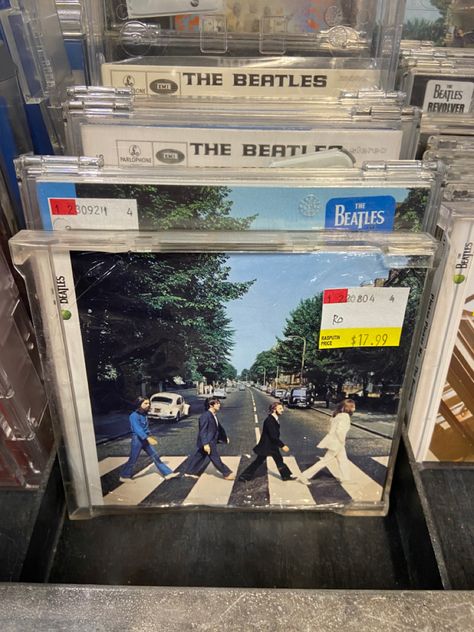 Abbey Core, The Beatles Vinyl, Beatles Please Please Me, The Beatles 1, Beatles Vinyl, Beatles Girl, Physical Media, Beatles Albums, Vinyl Aesthetic