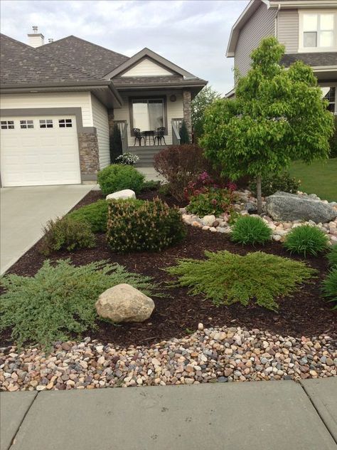 47 Cheap Landscaping Ideas For Front Yard - A Blog on Garden Elegant Landscape, Small Front Gardens, Front Yards Curb Appeal, Cheap Landscaping Ideas, Small Front Yard Landscaping, Front Yard Design, Meteor Garden 2018, Front Landscaping, Landscape Edging