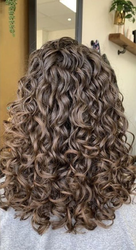 Mid Wavy Hair, Long Curly Haircuts, Curly Cut, Natural Curly Hair Cuts, Curly Hair Photos, Curly Hair Styles Easy, Permed Hairstyles, Curly Hair Cuts, Long Curly Hair