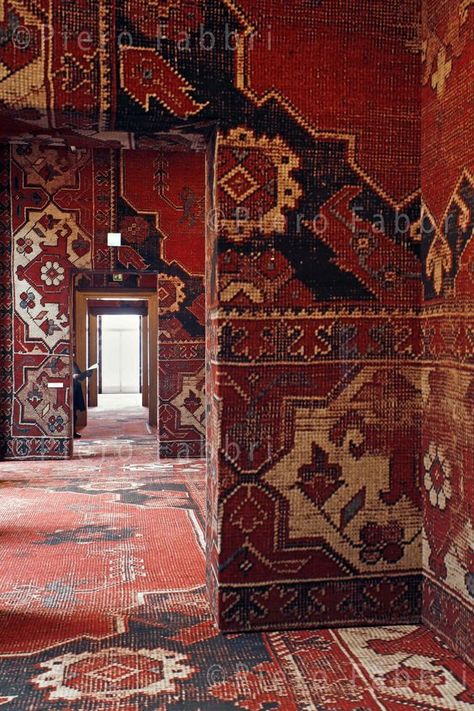 rugs as wallpaper, yes please Rudolf Stingel, Eastern Architecture, Venice Art, Soyut Sanat Tabloları, Magic Carpet, Art Event, Persian Carpet, Geometric Patterns, Antique Rugs