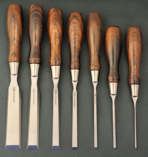 Woodwork Bench, Wood Chisel Set, Woodwork Tools, Wooden Tools, Woodworking Tools Router, Woodturning Projects, Woodworking Chisels, Woodworking Tools Storage, Antique Woodworking Tools