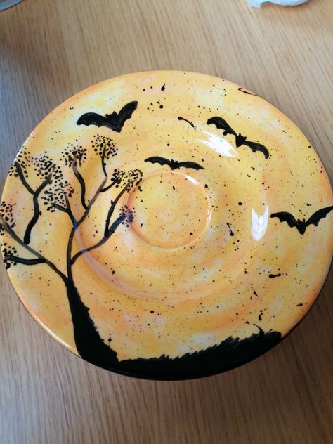 Halloween Pottery Painting, Halloween Pottery, Harvest Ideas, Painting Ceramics, Halloween Plates, Pottery Painting Designs, Painting Designs, Pottery Painting, Easy Halloween