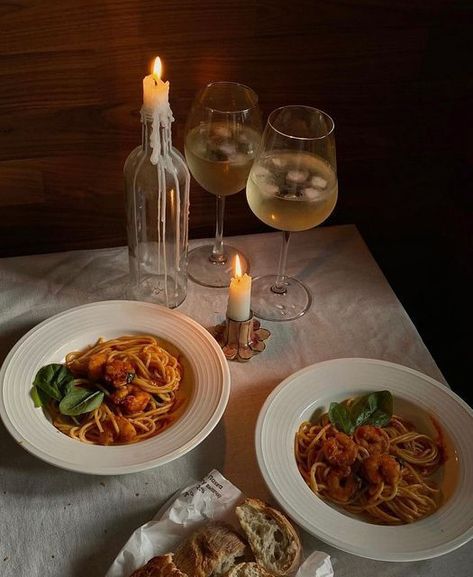 Romantic Home Dinner, Dinner Date At Home, Dinner Date Aesthetic, Food Plating Techniques, Date Night Dinners, Pasta Night, Anniversary Dinner, Dinner At Home, Light Dinner