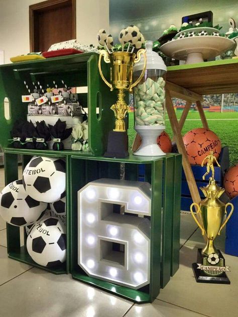 Soccer Party Decorations, Soccer Banquet, Soccer Theme Parties, Soccer Decor, Soccer Birthday Parties, Sports Theme Birthday, Tema Disney, Soccer Theme, Sports Birthday Party