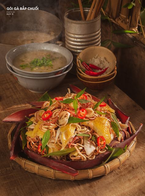 Traditional Thai Food, Thai Food Photography, Easy Thai Recipes, Asian Food Photography, Healthy Thai Recipes, Spicy Spaghetti, Styling Food Photography, Authentic Thai Food, Best Thai Food