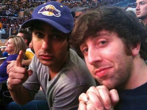 Raj & Howard Kunal Nayyar, Simon Helberg, Big Bang Theory Funny, Big Ban, Howard Wolowitz, The Big Band Theory, The Bigbang Theory, Lakers Game, Gay Ships