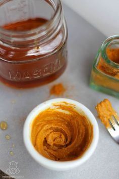 Acne Face Mask Recipe, Homemade Face Moisturizer, Turmeric Face, Turmeric Face Mask, Honey Face Mask, Tumeric Face Mask, Acne Face Mask, Diy Acne, Honey Face