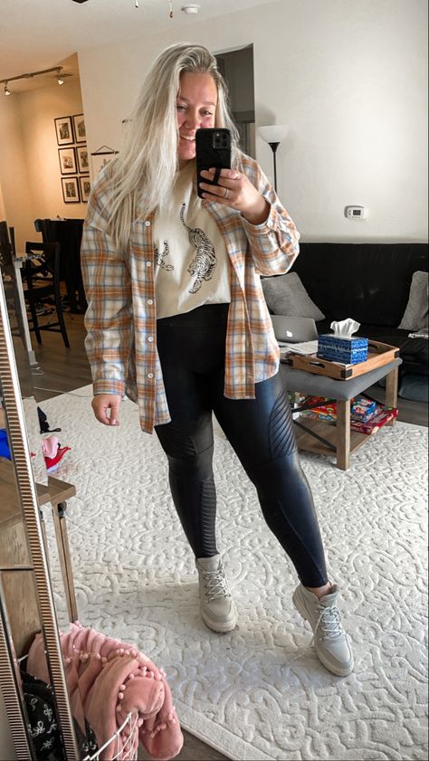 Fall Leggings Outfit Midsize, Midsize Leggings Outfit Fall, Moto Faux Leather Leggings Outfit, Plus Size Flannel Outfits Fall, Flannel With Leggings Plus Size, Plus Size Flannel And Leggings, Plus Size Flannel Outfits, Moto Leggings Outfit, Casual Flannel Outfits