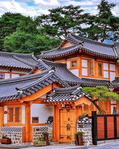 Traditional Chinese House, Hanok House, Korean Traditional House, Traditional Korean House, Hanok Village, Chinese House, Japan Architecture, Asian Inspiration, Sims House Design