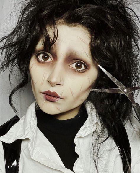 #makeup #makeuptutorial #cosplay #johnnydepp Edward Scissorhands Movie Stills, Halloween Customes Idea, Diy Edward Scissorhands Makeup, Edward Scissorhands Inspired Outfit, Edward Scissor Hands Makeup, Girl Edward Scissorhands Costume, Edward Scissorhands Girl Costume, Edward Scissorhands Makeup Tutorial, Halloween Film Costumes