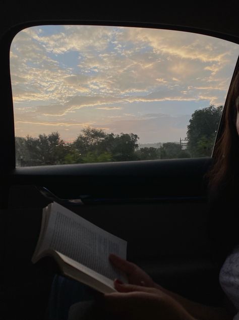 Books. Sky. Aesthetic. Car rides. Booklove In Car Snap, Coffee In Car, Reading With Coffee, Car Rides Aesthetic, Rides Aesthetic, Car Snap, Aesthetic Car, Car Rides, Book Reading