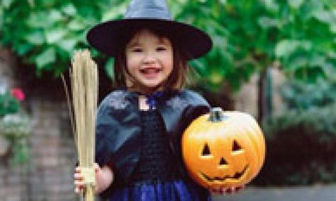 Pucker up for this fun and entertaining Halloween game. Play with everyone in the family as each player grabs a straw and takes a deep breath to try and win this fast-paced and hilarious party game. Halloween Costumes Kids Homemade, Olaf Halloween Costume, Witch Costume Diy, Hat Art, Halloween Costumes For 3, Witch Costumes, Diy Costumes Kids, Diy Halloween Costumes For Kids, Homemade Halloween Costumes