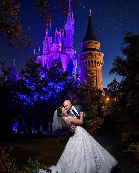 You Can Now Get Married At Disney World At Night And Have The Entire Park To Yourself | Bored Panda Disney World At Night, Magic Kingdom Wedding, World At Night, Fairytale Wedding Theme, Disney World Wedding, Wedding Motifs, Disney Fine Art, Photoshoot Wedding, Disney Fairy Tale Weddings