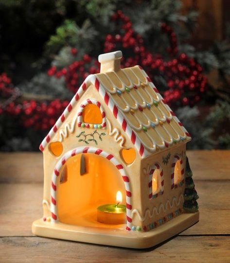 Clay Houses Christmas, Gingerbread House Candle Holder, Ceramics Gingerbread House, Gingerbread Candle Holder, Gingerbread House Pottery, Christmas House Ceramic, Ceramic Gingerbread House Diy, Ceramics Ideas Pottery Christmas, Pottery Gingerbread House