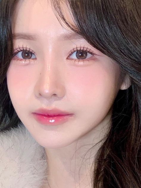 soft pink glam Korean makeup look Korean No Makeup Makeup Look, Make Up Korea Natural, Korean Look Makeup, Korean Makeup Look Natural, Makeup Korean Look Natural, How To Do Aegyo Sal, Korea Makeup Look, Aeyogsal Makeup, Soft Korean Makeup Look