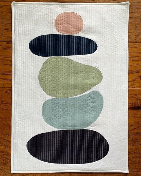 Cool Quilts Modern, Abstract Applique Designs, Assymetrical Quilts, Organic Applique, Quilt Modern Minimalist, Modern Art Quilts Wall Hangings Abstract, Elements Of Design Shape, Mod Quilt, Birthday Quilt