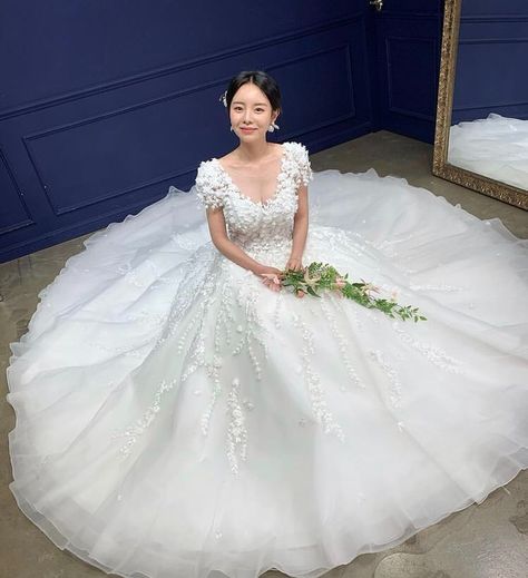 jiwoo husband - Twitter Search / Twitter Ulzzang Wedding Dress, Korean Wedding Dress Gowns, Wedding Dresses Korean, Korean Bride, Korean Wedding Dress, Girls White Dress, Korean Wedding, Pink Wedding Dresses, Wedding Dresses For Girls