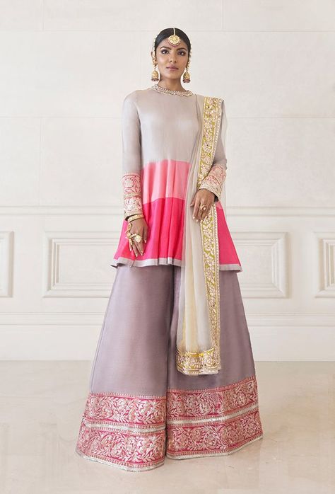 sharara for bridal trousseau Pastel Sharara, Dholki Dresses, Sharara Suit Designs, Flared Sharara, Short Kurta, Pakistani Fashion Party Wear, Indian Gowns Dresses, Manish Malhotra, Indian Gowns