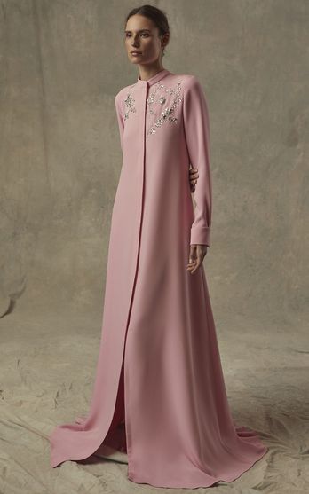 Silk Caftan, Mode Abaya, Islamic Dress, Abaya Designs, Muslimah Fashion, Abayas Fashion, Abaya Fashion, Embroidered Silk, Carolina Herrera