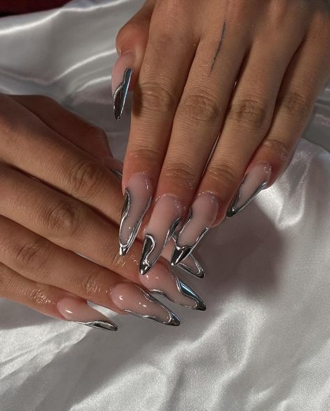 Sliver Almonds Nails, New Years Long Nails, Almond Acrylic Nails Trendy, Birthday Nail Set Ideas January, December Nail Ideas Gel, Pretty Stiletto Nails, Almondetto Nails, Silver Chrome Nails Designs, Birthday Nails Stiletto