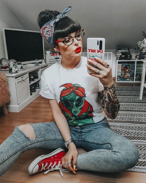 Pin Up Aesthetic, Pinup Aesthetic, Rockabilly Fashion Outfits, Modern Pin Up Style, Mode Rockabilly, Rockabilly Lifestyle, Rockabilly Looks, Aesthetic Pin, Pin Up Looks