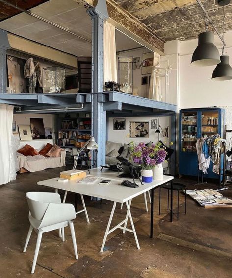 Warehouse Home Converted, Ny Loft Apartment, Loft Style Apartments, Football Poses, Work Studio, Design Aesthetics, Room Stuff, Loft Living, Studio Interior