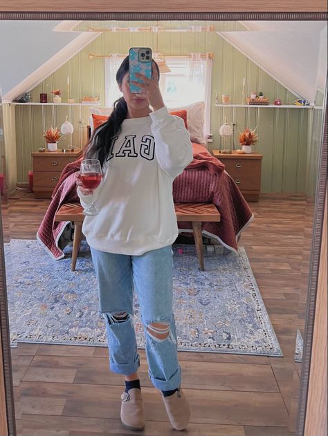 Birk clog outfit inspo, school outfits, casual everyday wear, vintage GAP sweaters * affiliate link* :) Gap Sweatshirt Outfit, Birk Clogs Outfit, Gap Sweater Outfit, Casual Everyday Outfits, Outfit Inspo School, Clog Outfit, Back To School Outfit Ideas, Clogs Outfits, School Outfit Ideas