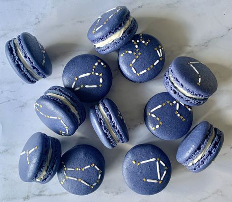 Kawaii, Space Themed Sweets, Starry Night Sleepover Party, Space Themed Macarons, Galaxy Theme Dessert Table, Sky Themed Food, Blue Cake Pop Ideas, Celestial Party Food, Starry Night Food