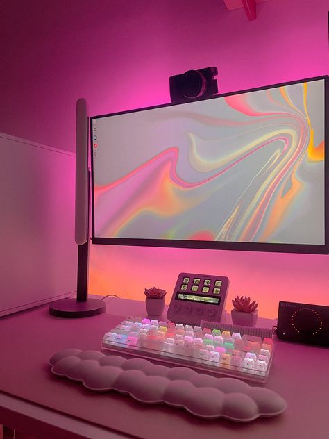 Gameing Set Up Girl, Girly Streaming Setup, Game Set Up, Girly Game Room, Gaming Set Up Bedroom, Gamer Setup Aesthetic, Gaming Set Up, Girly Gaming Setup, Pink Pc Setup