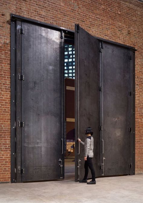 SculptureCenter | Andrew Berman Architect; Photo: Michael Moran / OTTO | Archinect Vertical Circulation, Industrial Door, Big Doors, Warehouse Design, Industrial Building, Industrial Livingroom, Industrial Interiors, Industrial Loft, Industrial House