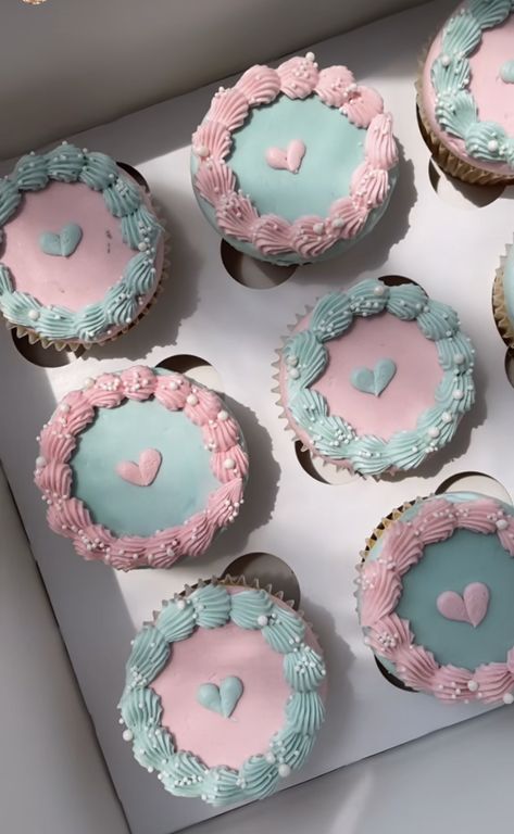 Gender Cupcakes, Gender Reveal Cupcake Ideas, Cupcake Gender Reveal, Baby Reveal Cupcakes, Gender Reveal Cupcakes, Bento Cakes, Decorating 101, Gender Reveal Cake, Crazy Cakes