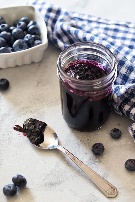 Small Batch Blueberry Jam (No Pectin) - Homemade In The Kitchen Blueberry Sauce Recipe, Jam Without Pectin, Blueberry Jam Recipe, Streusel Muffins, Blueberry Syrup, Blueberry Compote, Blueberry Sauce, Berry Jam, Jam And Jelly