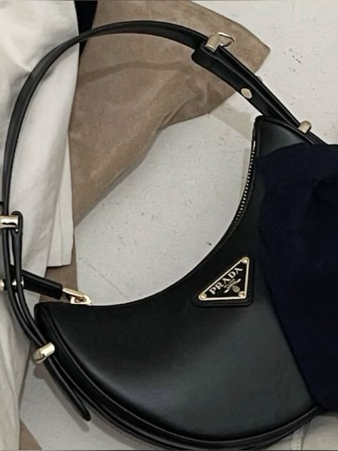 #prada #pradahandbags #pradapurse Brand Purses, Prada Purses, My Style Bags, Luxury Bags Collection, Hot Bags, Girly Bags, Bags Luxury, Fancy Bags, Pretty Bags