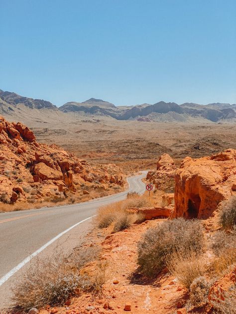 9 things you need to see on a Road Trip From California To Utah Itinerary Road In Desert, American Desert Aesthetic, Nevada Desert Aesthetic, Nevada Aesthetic, Utah Itinerary, Utah Aesthetic, Fire Photoshoot, Pink Canyon, Nevada Photography