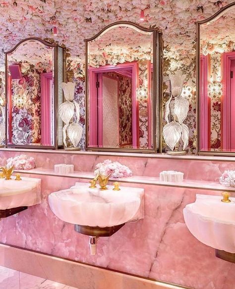 Harper's Bazaar UK on Instagram: “Powder room perfection ✨ The five most Instagrammable bathrooms in London - via link in bio.” Pink Powder Room, Martin Brudnizki, Bold Bathroom, Salon Interior Design, Pink Mirror, Pink Bathroom, Pink Interior, Marble Bathroom, World Of Interiors