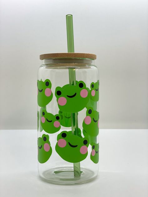 Froggy Can Glass Cup Frog Can Glass 16 Oz Can Glass Cup - Etsy Beer Can Glass Cup, Glass Tumbler Design, Frog Decor, Frog Gifts, Cute Coffee Cups, Glass Frog, Cute Water Bottles, Cup Art, Custom Cups