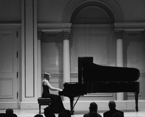 Piano Performance Aesthetic, Piano Recital Aesthetic, Carnegie Hall Aesthetic, Concert Pianist Aesthetic, Piano Concert Aesthetic, Famous Musician Aesthetic, Pianist Aesthetic, Hall Aesthetic, Dark Notes